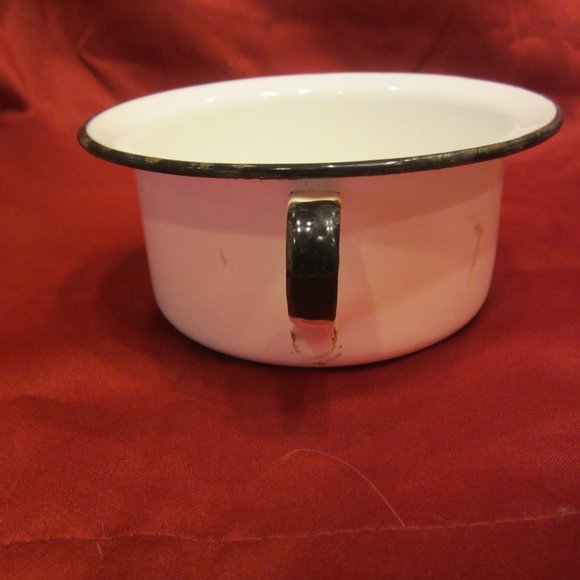 VTG LARGE ENAMEL CUP, WHITE W/BLACK ACCENTS - Picture 3 of 10